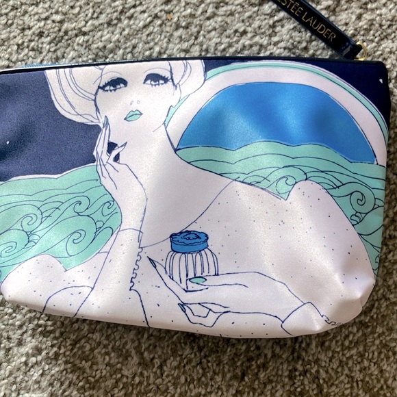 NEW WITHOUT TAG ESTEE LAUDER COSMETIC BAG - Picture 4 of 6